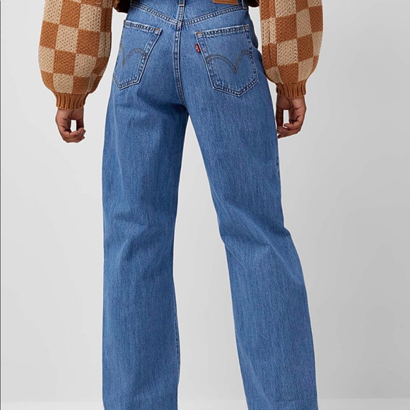 NWT Levi’s high waisted straight jean medium wash with rip at knees - Picture 2 of 11